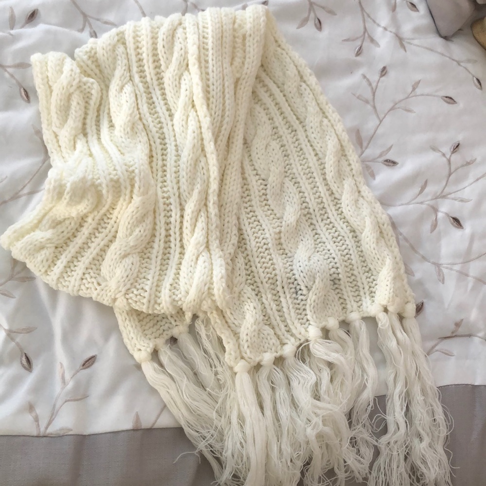 Knit scarf